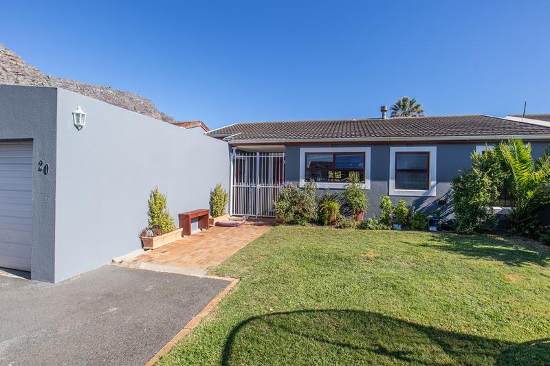 To Let 3 Bedroom Property for Rent in Lakeside Western Cape